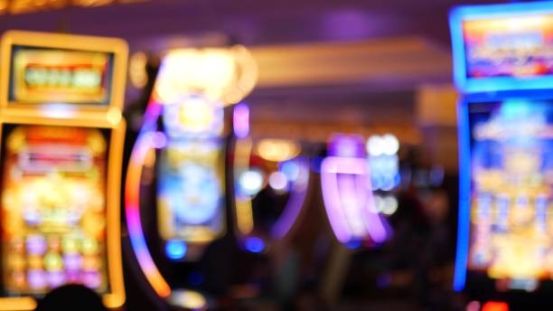 hotowin mobile app displaying live blackjack table with dealer and multiple players